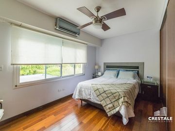 Casa 2 plantas. 3 dormitorios en venta. Piscina, Parque - Cadaques (Funes Hills)