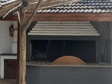 Salta 2600, Casa Tipo Chalet, Muy Lujosa, San Justo, 660m