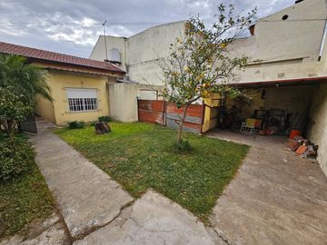 CASA 3 AMB. CON FONDO LIBRE