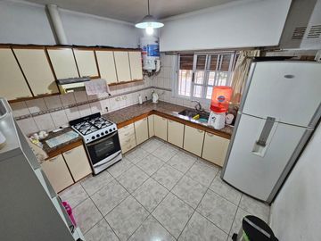 CASA 3 AMB. CON FONDO LIBRE