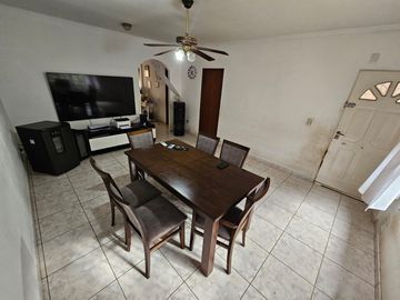 CASA 3 AMB. CON FONDO LIBRE