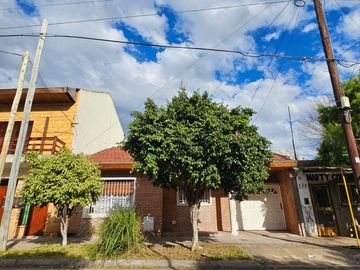 CASA 3 AMB. CON FONDO LIBRE