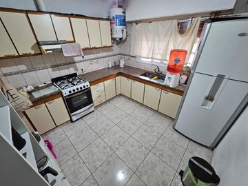 CASA 3 AMB. CON FONDO LIBRE