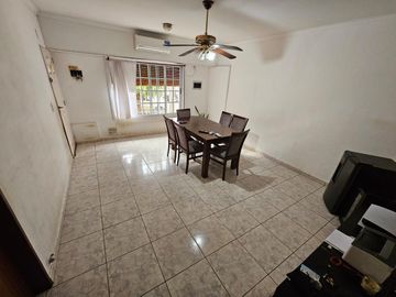CASA 3 AMB. CON FONDO LIBRE