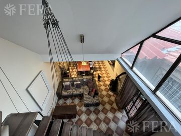 Venta de casa de 6 ambientes con cochera y piscina en Sarandí