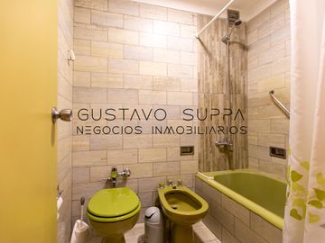 Hermoso piso de 4 Ambientes con dependencia, escritorio, baulera y cochera
