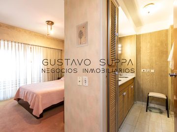 Hermoso piso de 4 Ambientes con dependencia, escritorio, baulera y cochera
