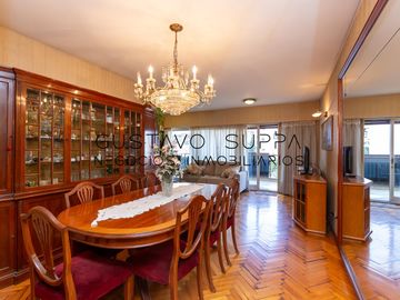 Hermoso piso de 4 Ambientes con dependencia, escritorio, baulera y cochera