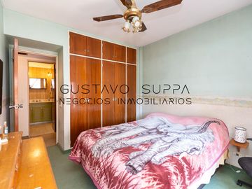 Hermoso piso de 4 Ambientes con dependencia, escritorio, baulera y cochera