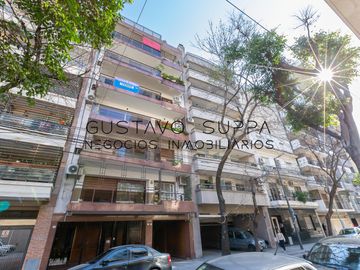 Hermoso piso de 4 Ambientes con dependencia, escritorio, baulera y cochera