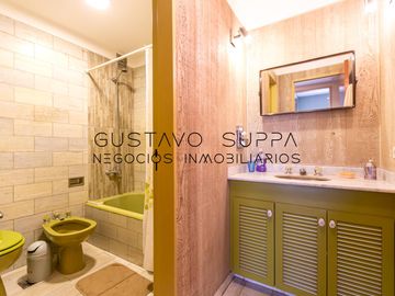 Hermoso piso de 4 Ambientes con dependencia, escritorio, baulera y cochera