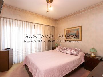 Hermoso piso de 4 Ambientes con dependencia, escritorio, baulera y cochera