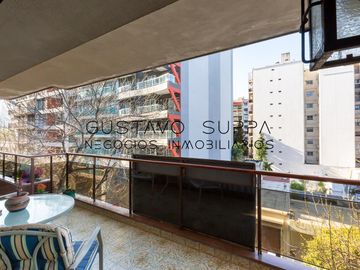 Hermoso piso de 4 Ambientes con dependencia, escritorio, baulera y cochera