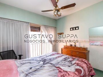 Hermoso piso de 4 Ambientes con dependencia, escritorio, baulera y cochera