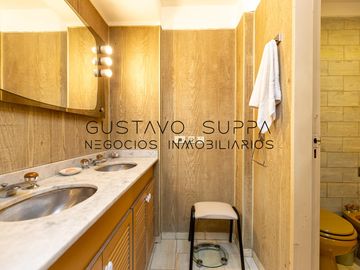 Hermoso piso de 4 Ambientes con dependencia, escritorio, baulera y cochera
