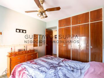 Hermoso piso de 4 Ambientes con dependencia, escritorio, baulera y cochera