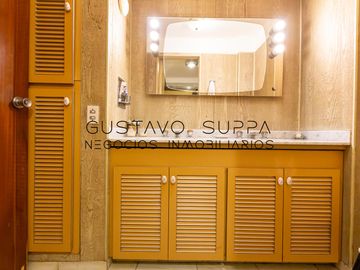Hermoso piso de 4 Ambientes con dependencia, escritorio, baulera y cochera