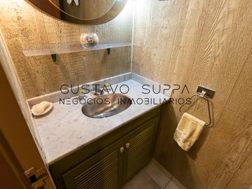 Hermoso piso de 4 Ambientes con dependencia, escritorio, baulera y cochera