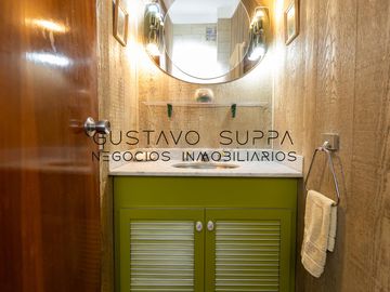 Hermoso piso de 4 Ambientes con dependencia, escritorio, baulera y cochera