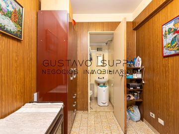 Hermoso piso de 4 Ambientes con dependencia, escritorio, baulera y cochera