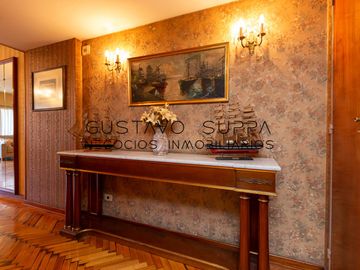 Hermoso piso de 4 Ambientes con dependencia, escritorio, baulera y cochera