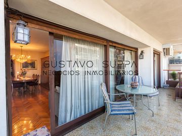 Hermoso piso de 4 Ambientes con dependencia, escritorio, baulera y cochera