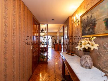 Hermoso piso de 4 Ambientes con dependencia, escritorio, baulera y cochera