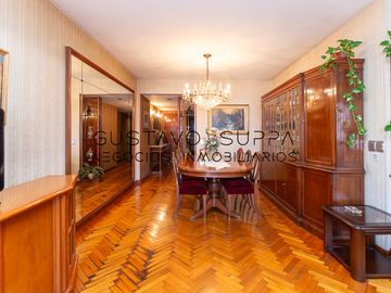 Hermoso piso de 4 Ambientes con dependencia, escritorio, baulera y cochera