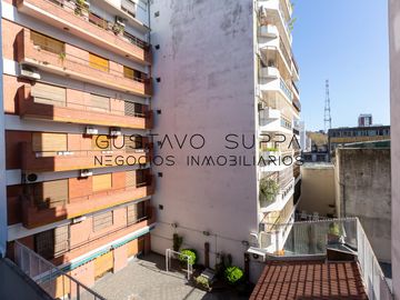 Hermoso piso de 4 Ambientes con dependencia, escritorio, baulera y cochera