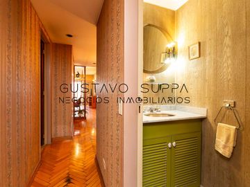 Hermoso piso de 4 Ambientes con dependencia, escritorio, baulera y cochera