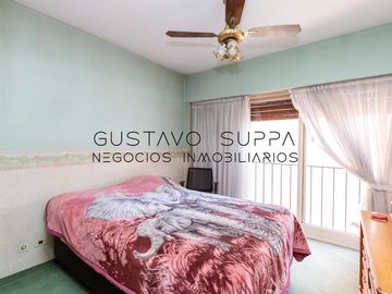 Hermoso piso de 4 Ambientes con dependencia, escritorio, baulera y cochera