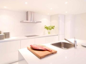 Venta Espectacular Suite con balcón. Puerto Santa Ana. Yoo Guayaquil. Uribe Schwarzkopf