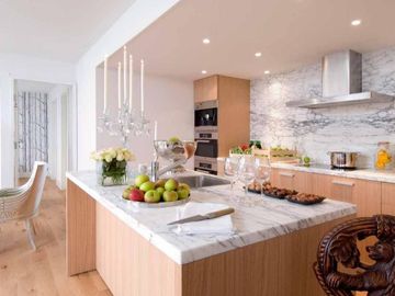 Venta Espectacular Suite con balcón. Puerto Santa Ana. Yoo Guayaquil. Uribe Schwarzkopf