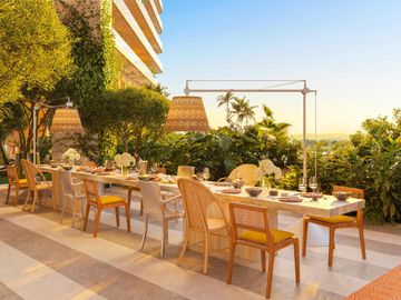 Venta Espectacular Suite con balcón. Puerto Santa Ana. Yoo Guayaquil. Uribe Schwarzkopf