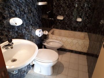 DEPARTAMENTO CALLE LA PAZ AL 700