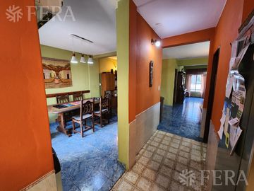 Venta casa de 5 ambientes con cochera en Wilde