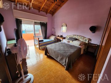 Venta casa de 5 ambientes con cochera en Wilde