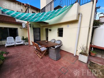 Venta casa de 5 ambientes con cochera en Wilde