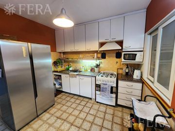 Venta casa de 5 ambientes con cochera en Wilde
