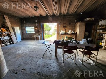 Venta casa de 5 ambientes con cochera en Wilde