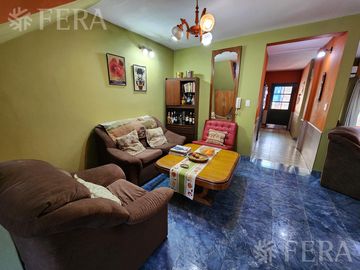 Venta casa de 5 ambientes con cochera en Wilde