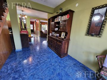 Venta casa de 5 ambientes con cochera en Wilde