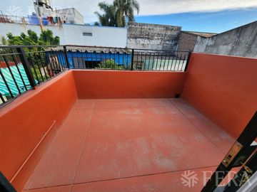 Venta casa de 5 ambientes con cochera en Wilde