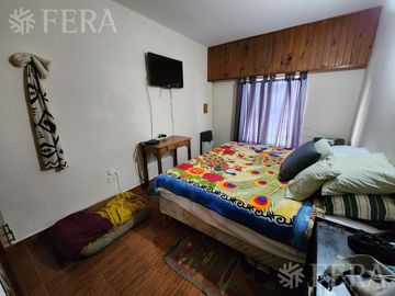 Venta casa de 5 ambientes con cochera en Wilde
