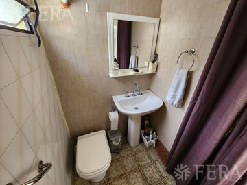 Venta casa de 5 ambientes con cochera en Wilde