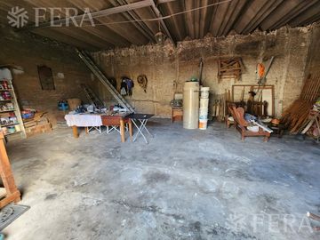 Venta casa de 5 ambientes con cochera en Wilde