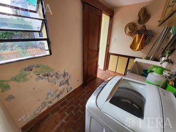 Venta casa de 5 ambientes con cochera en Wilde
