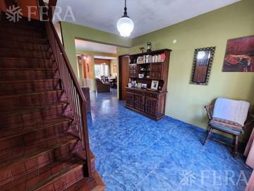 Venta casa de 5 ambientes con cochera en Wilde