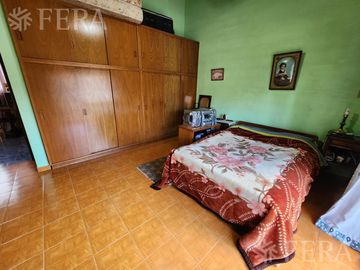 Venta casa de 5 ambientes con cochera en Wilde
