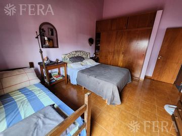 Venta casa de 5 ambientes con cochera en Wilde